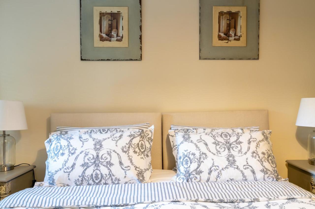 Buff Lodge Tackley Luaran gambar