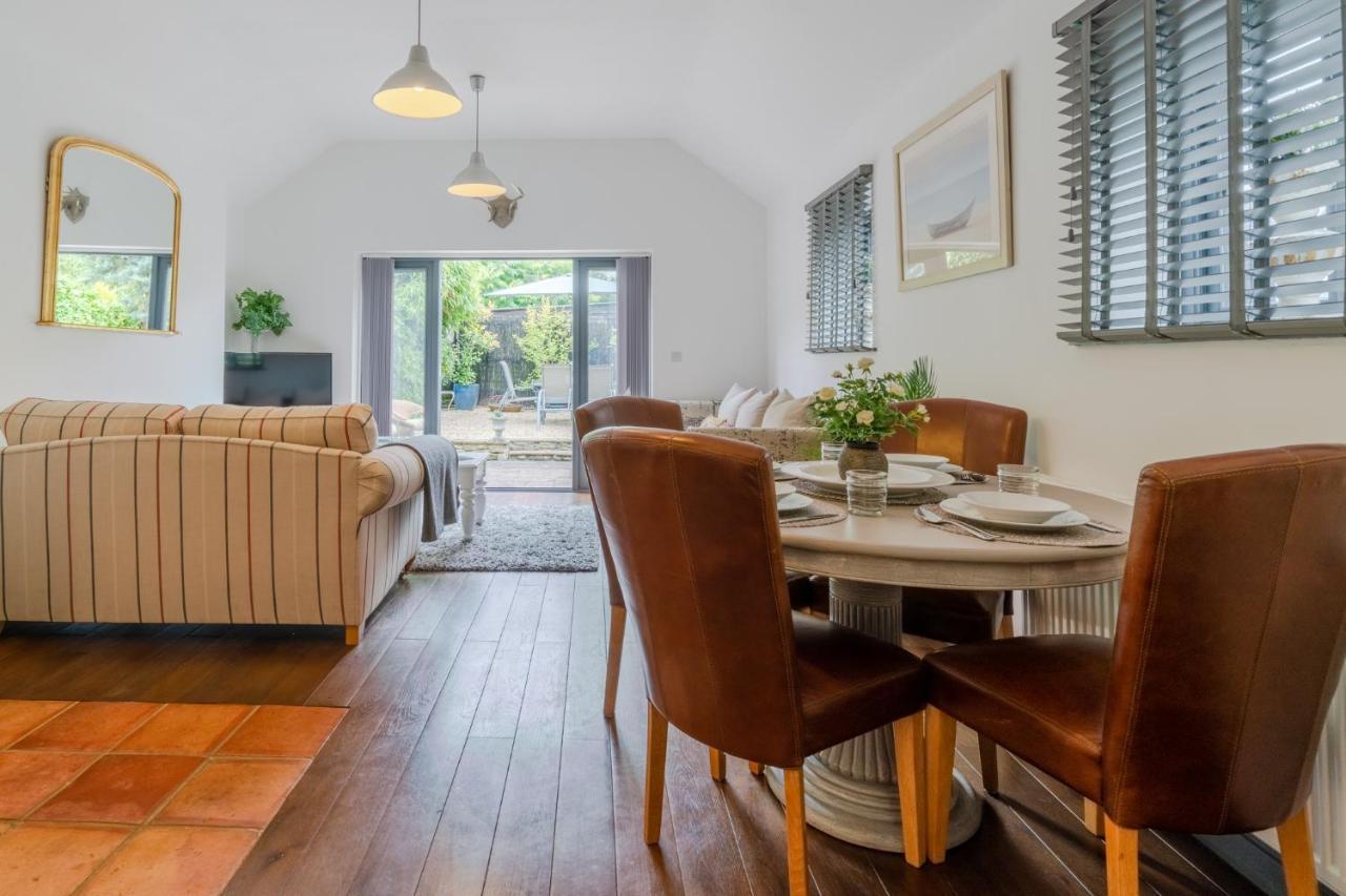 Buff Lodge Tackley Luaran gambar