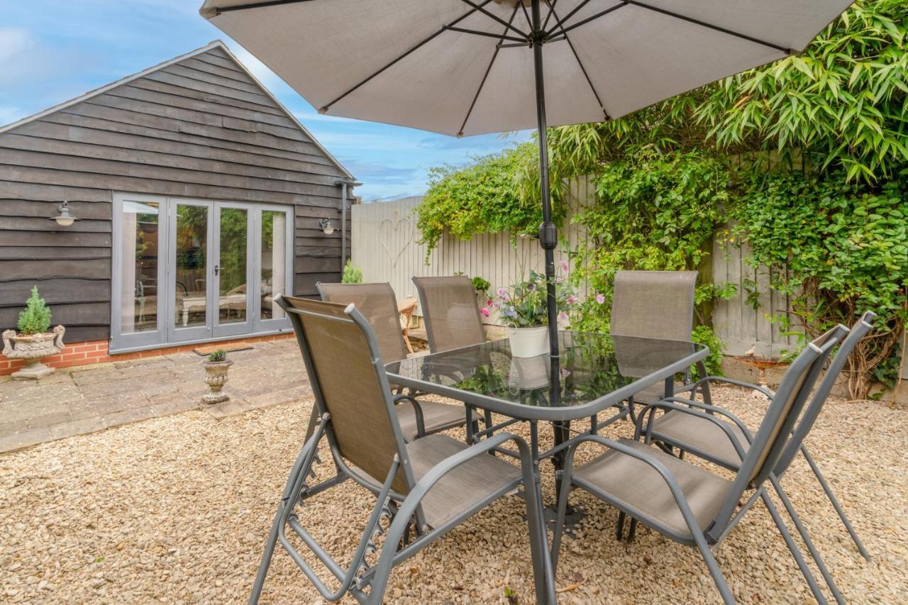 Buff Lodge Tackley Luaran gambar
