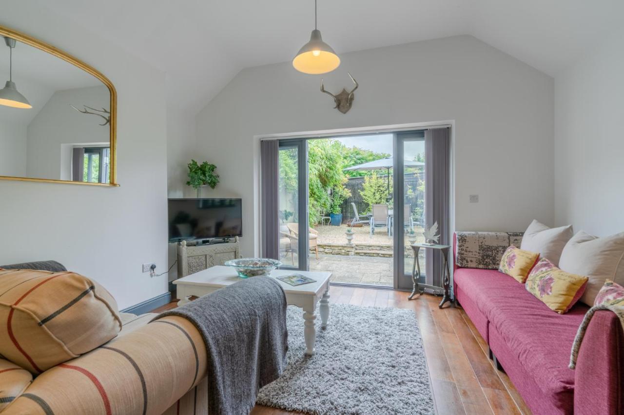 Buff Lodge Tackley Luaran gambar