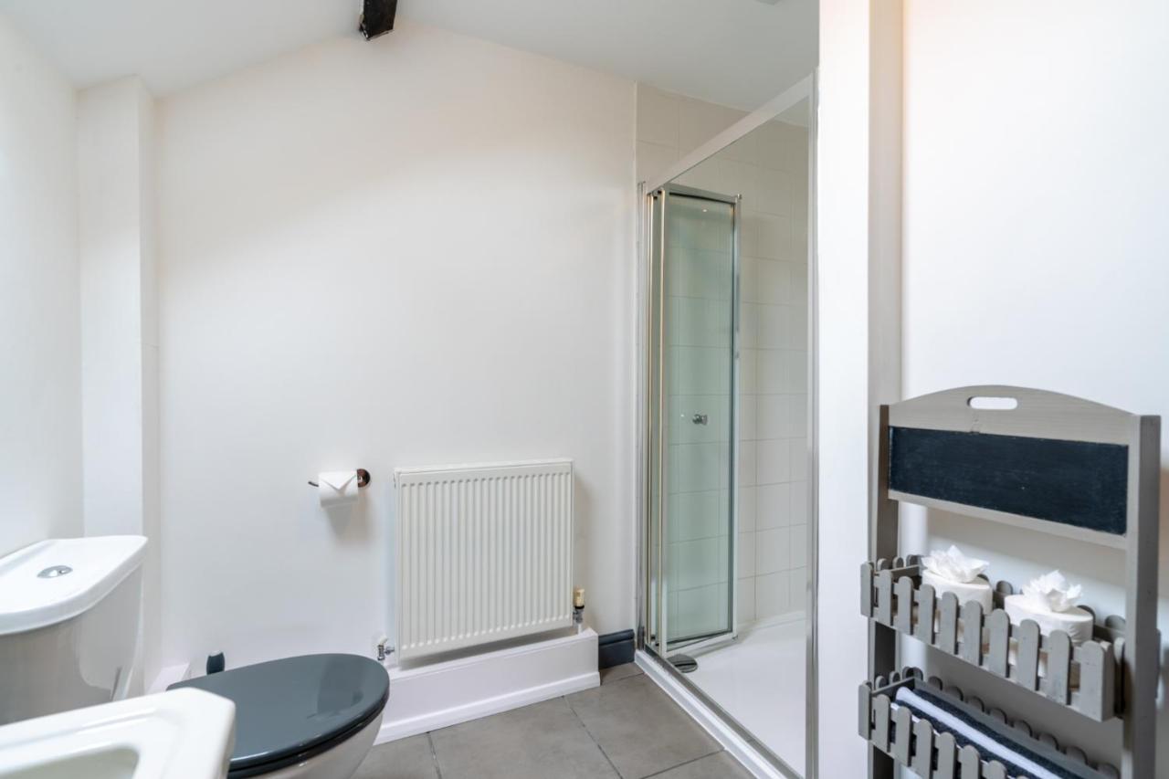 Buff Lodge Tackley Luaran gambar