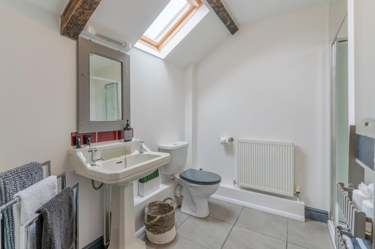 Buff Lodge Tackley Luaran gambar