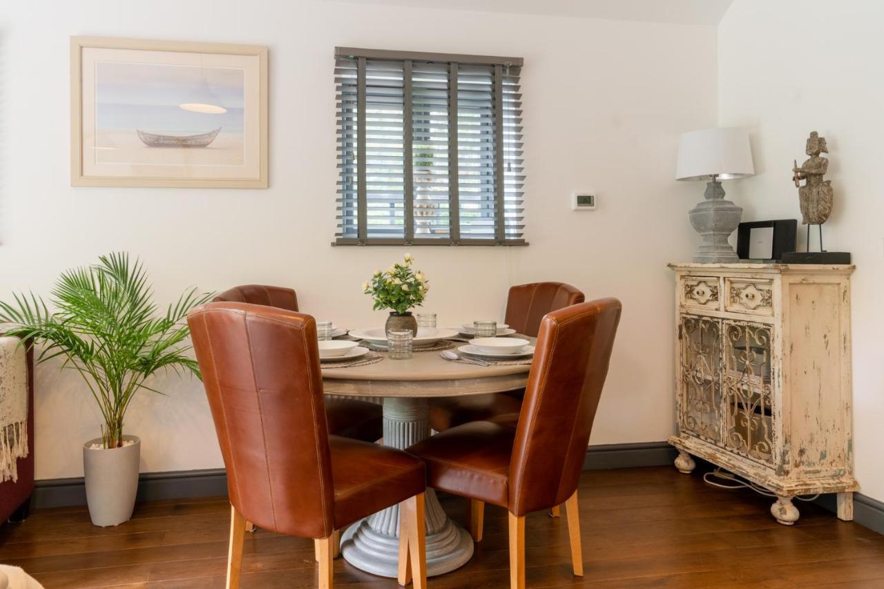 Buff Lodge Tackley Luaran gambar