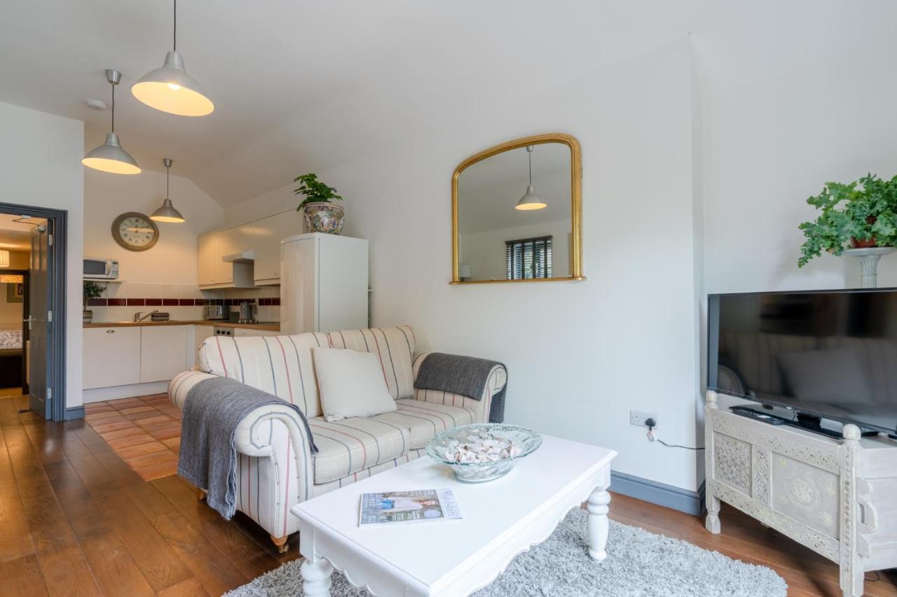 Buff Lodge Tackley Luaran gambar